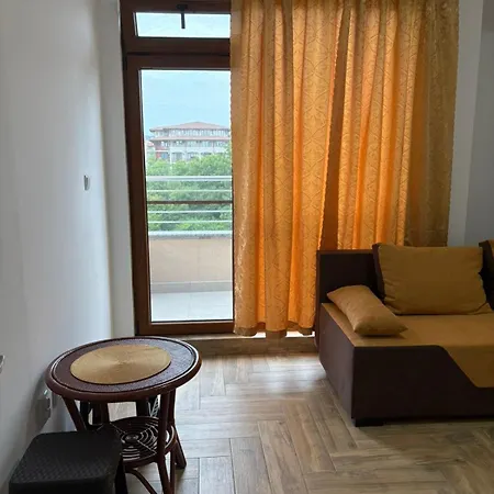 Апартамент Sea Pearl Приморско